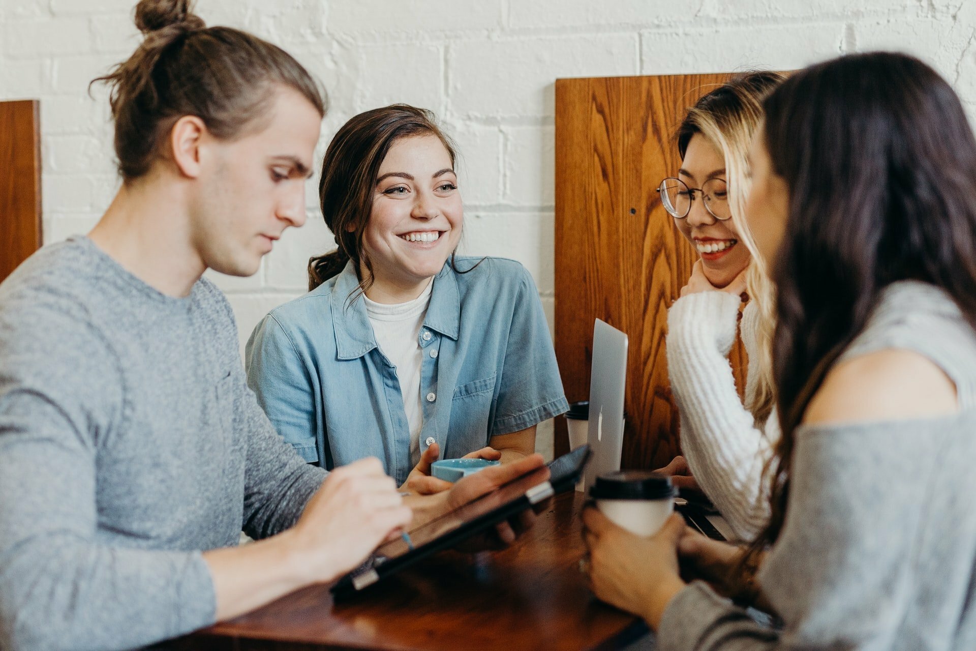How to Retain the Best Customers and Employees
