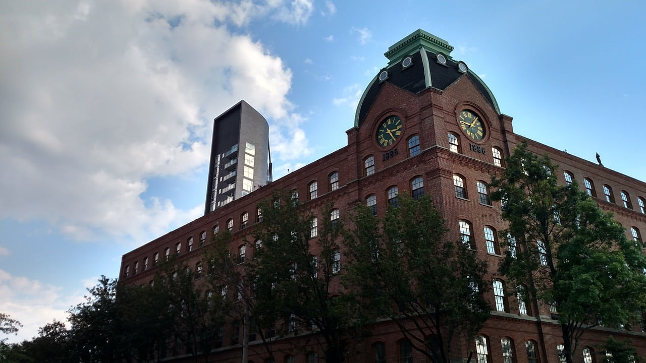 Astoria Essentials